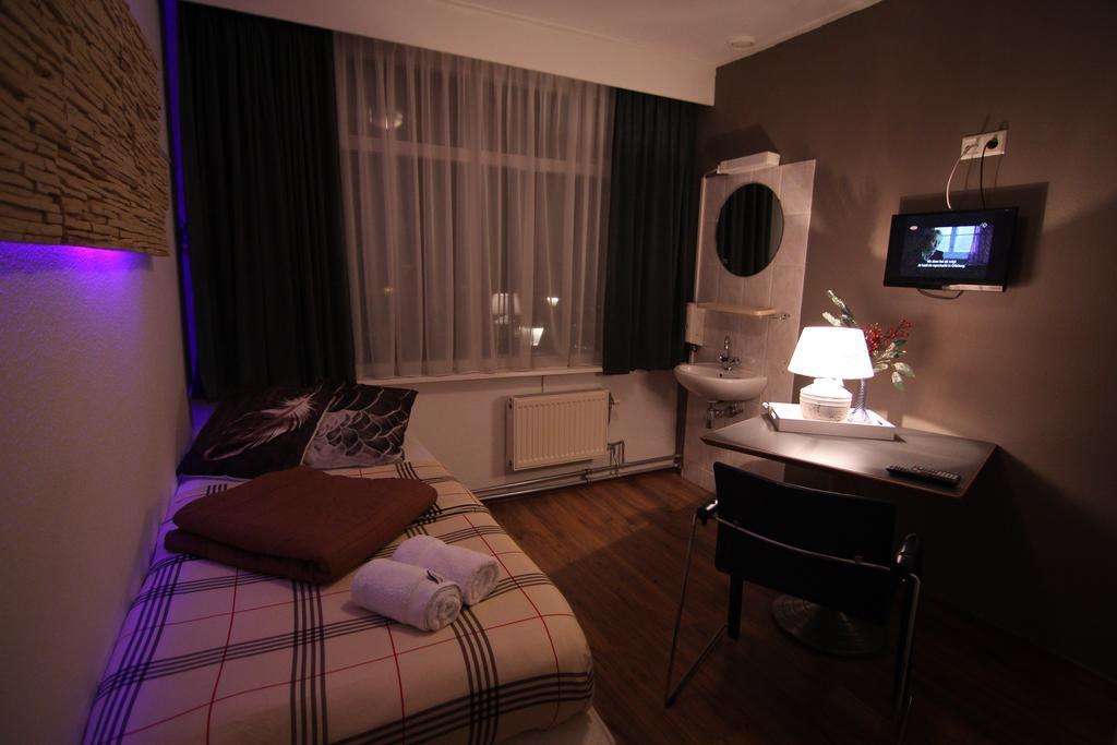 Het Wapen Van Pernis Hostel Bagian luar foto