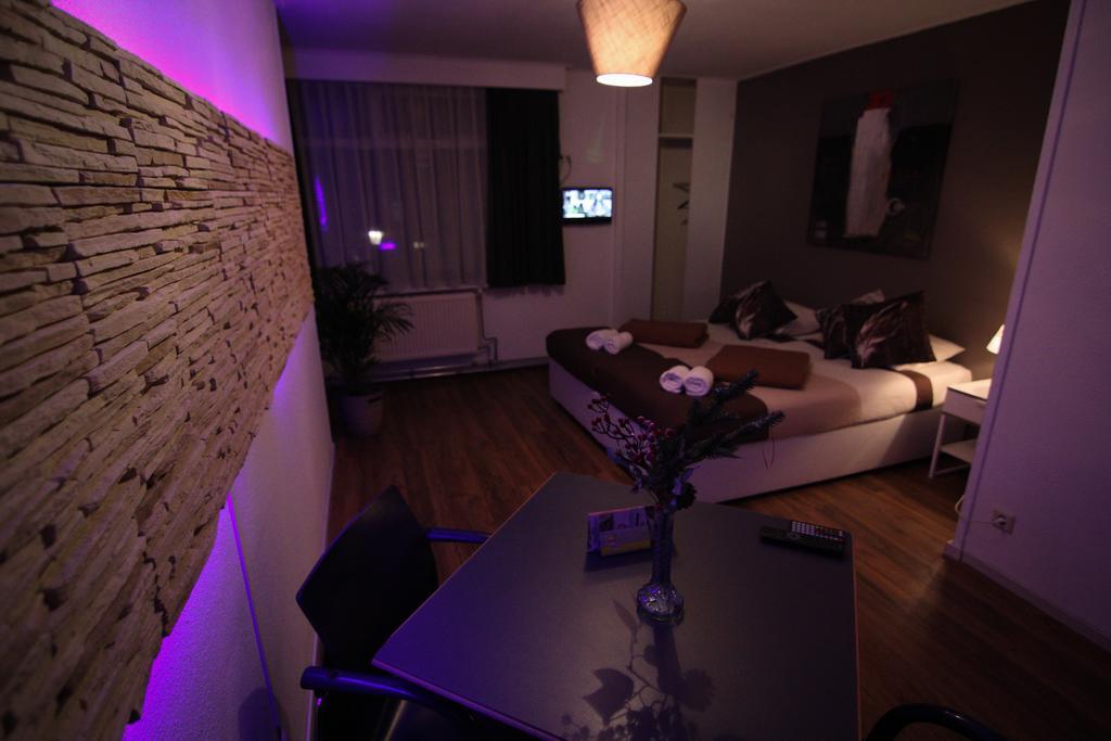 Het Wapen Van Pernis Hostel Bagian luar foto