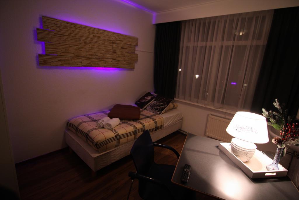 Het Wapen Van Pernis Hostel Bagian luar foto