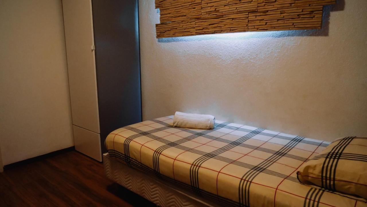 Het Wapen Van Pernis Hostel Bagian luar foto