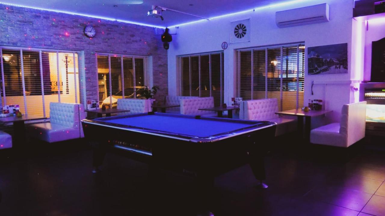 Het Wapen Van Pernis Hostel Bagian luar foto