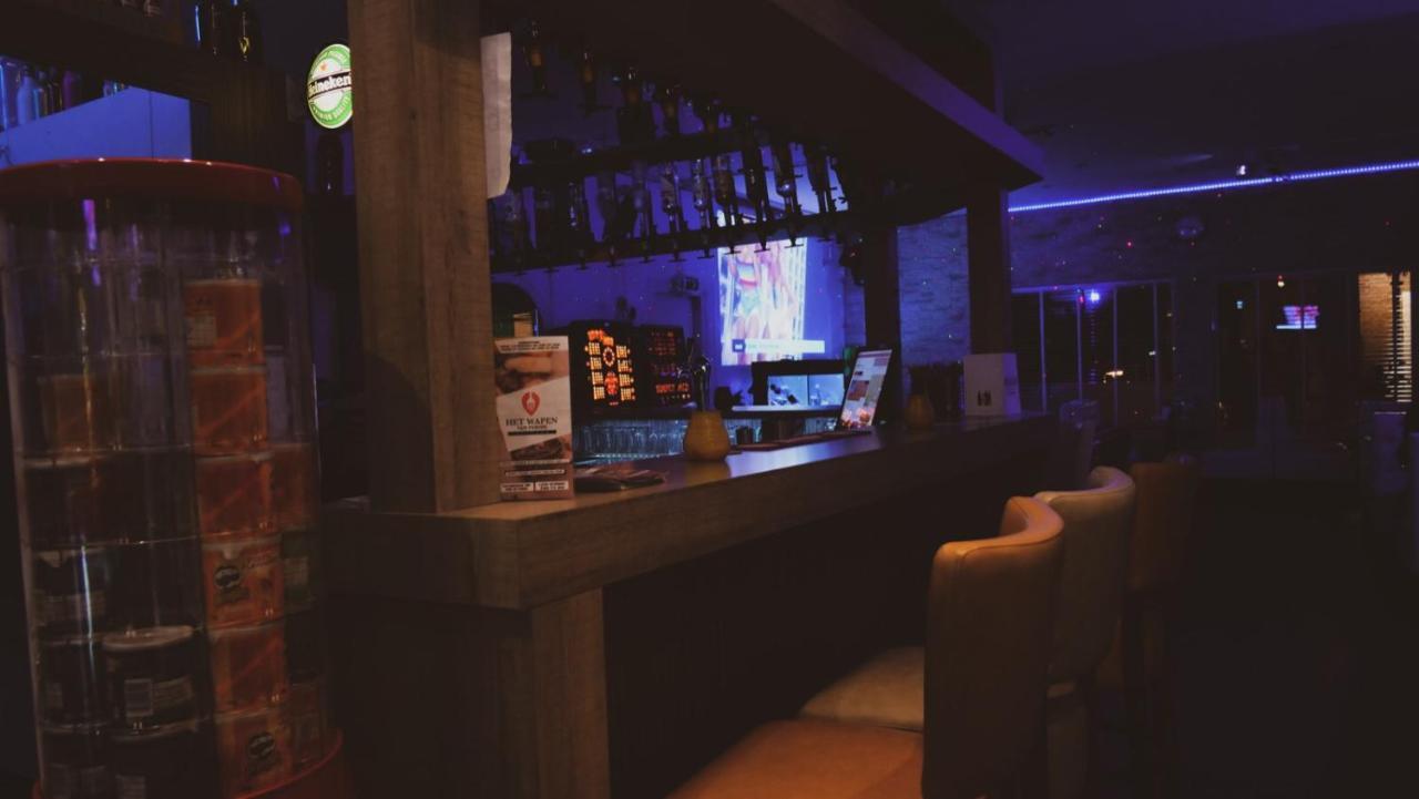 Het Wapen Van Pernis Hostel Bagian luar foto