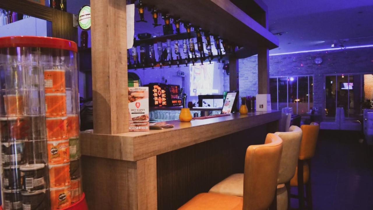 Het Wapen Van Pernis Hostel Bagian luar foto