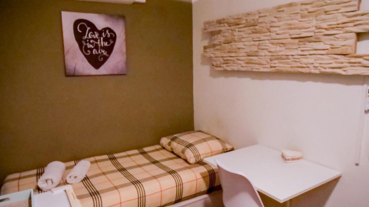 Het Wapen Van Pernis Hostel Bagian luar foto