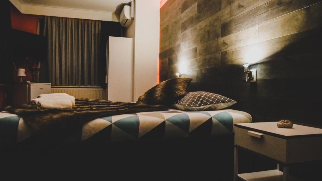 Het Wapen Van Pernis Hostel Bagian luar foto
