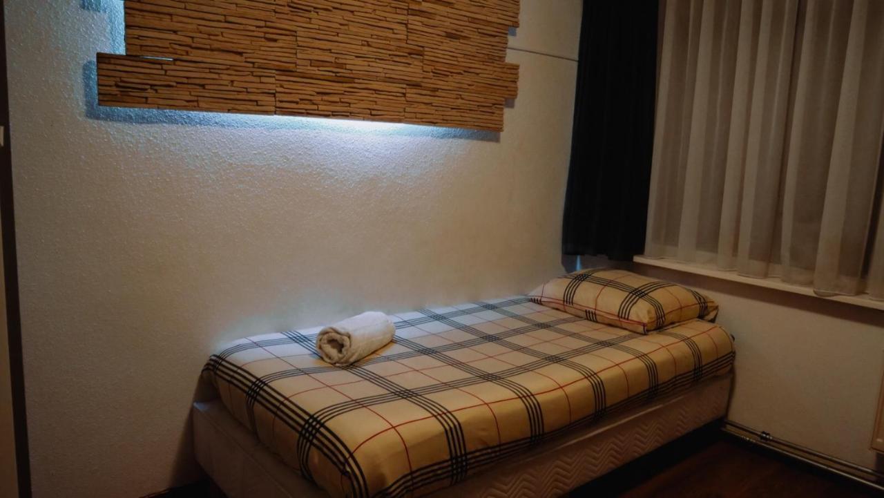 Het Wapen Van Pernis Hostel Bagian luar foto